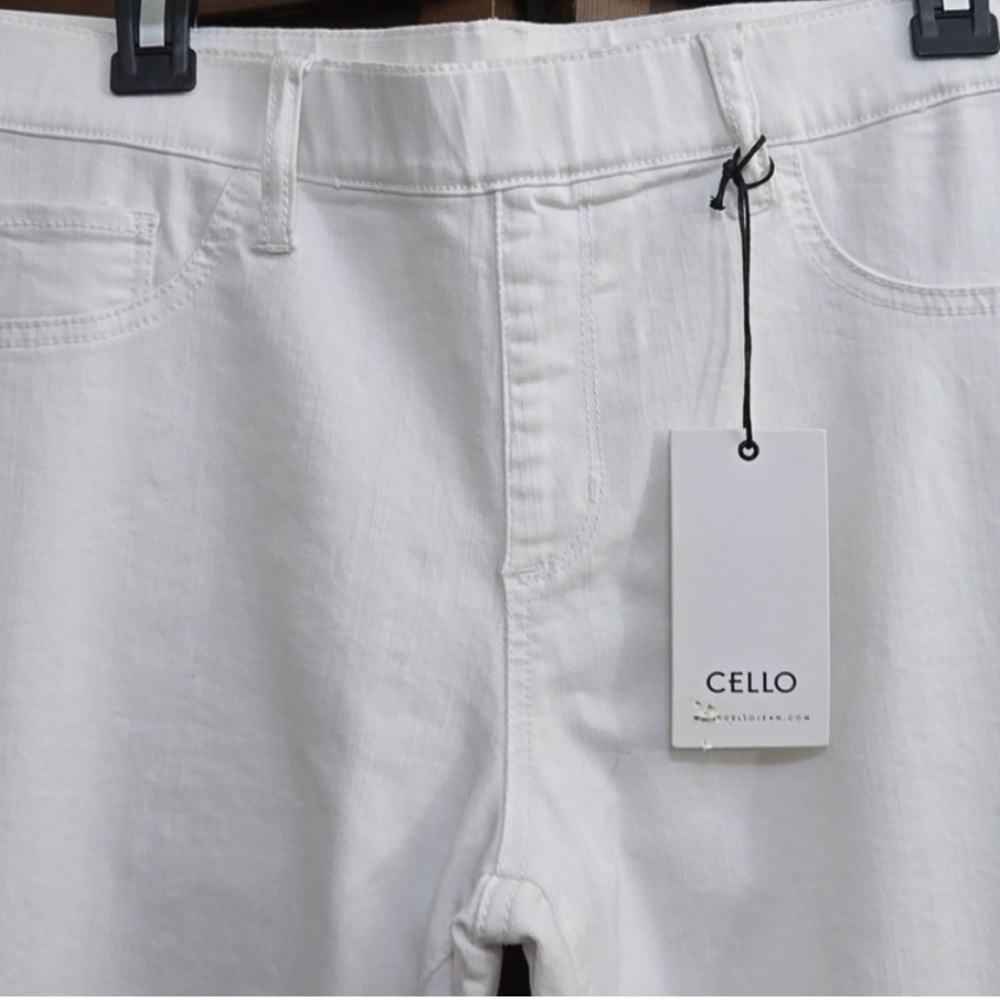 NWT White Cello Jeggings Waist 17” w/approx a2” stretch, Rise 10”, Length 29”